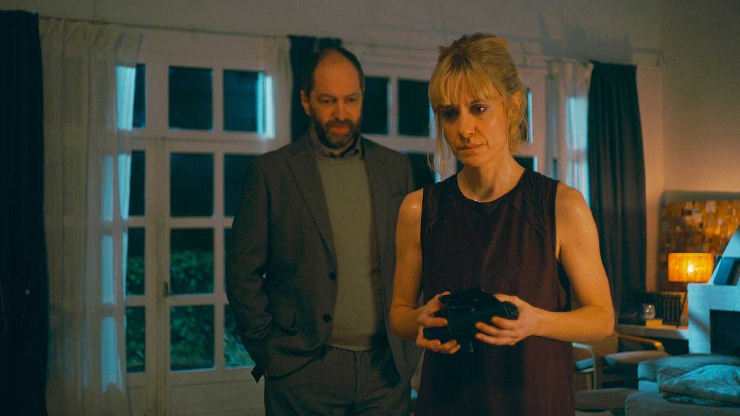 Триллер Netflix Харлан Кобен Невиновен основан на одноименном романе 2005 года американского писателя Харлана Кобена и представляет собой детектив, полный крутых сюжетных поворотов, хитрых персонажей и интригующих загадок В центре сюжета Матео Мат Видаль