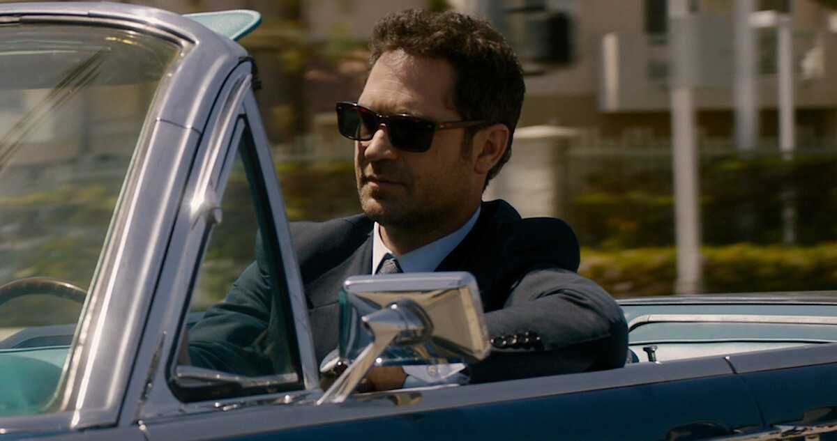 В криминальном детективном сериале Netflix Линкольн для адвоката энергичный адвокат Микки Халлер снова оказывается на улицах Лос-Анджелеса Юрист, известный тем, что работает на заднем сиденье своего Линкольна, сталкивается со множеством новых дел, включая