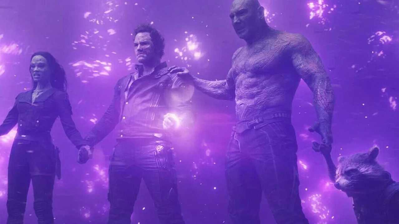 Как и большинство фильмов Marvel, Стражи Галактики Часть 2 включают награду для тех, кто сидит в кинозале до окончания титров В фильме не одна, ни две, а целых пять сцен после титров Но что можно узнать из этих фрагментов о будущем Стражей Читайте дальше,